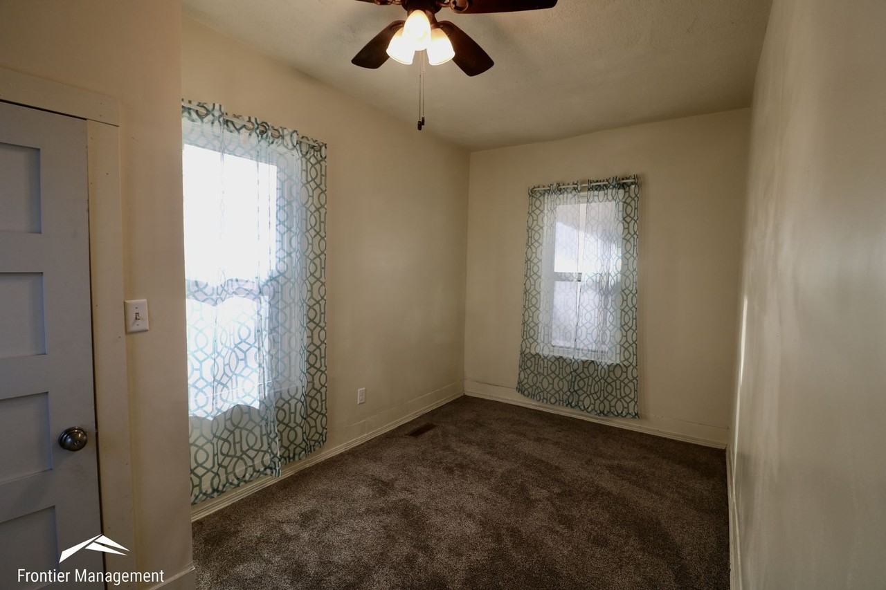 212 Ash St - Photo 7 of 15