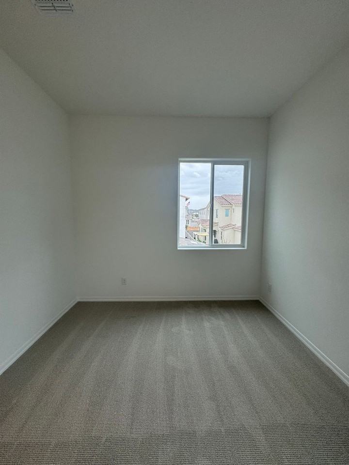 26421 N 22nd Ave - Photo 6 of 38