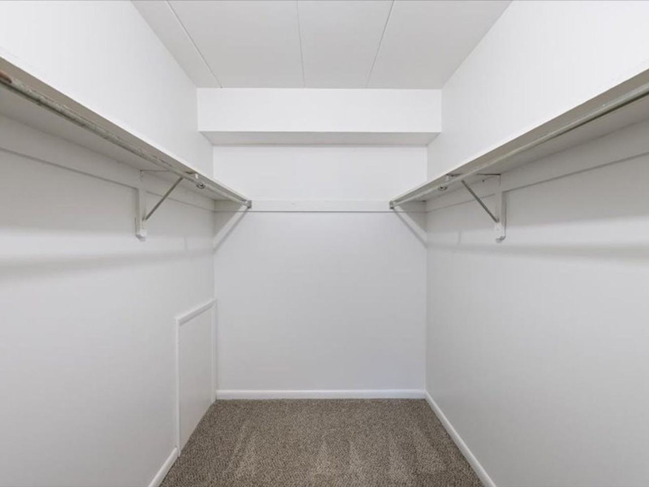 Peachgate - Photo 2 of 11