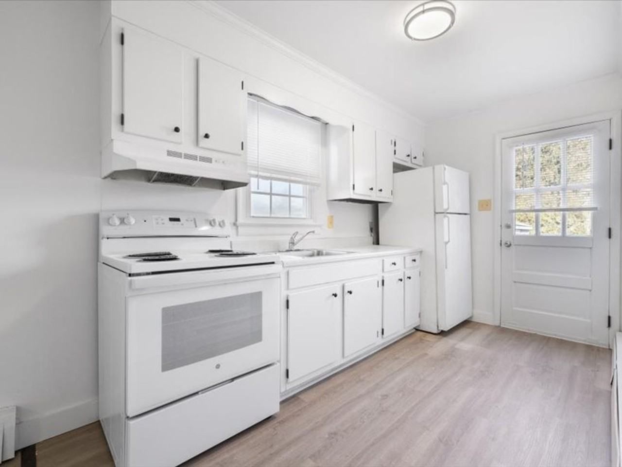 447 S Main - Photo 4 of 29