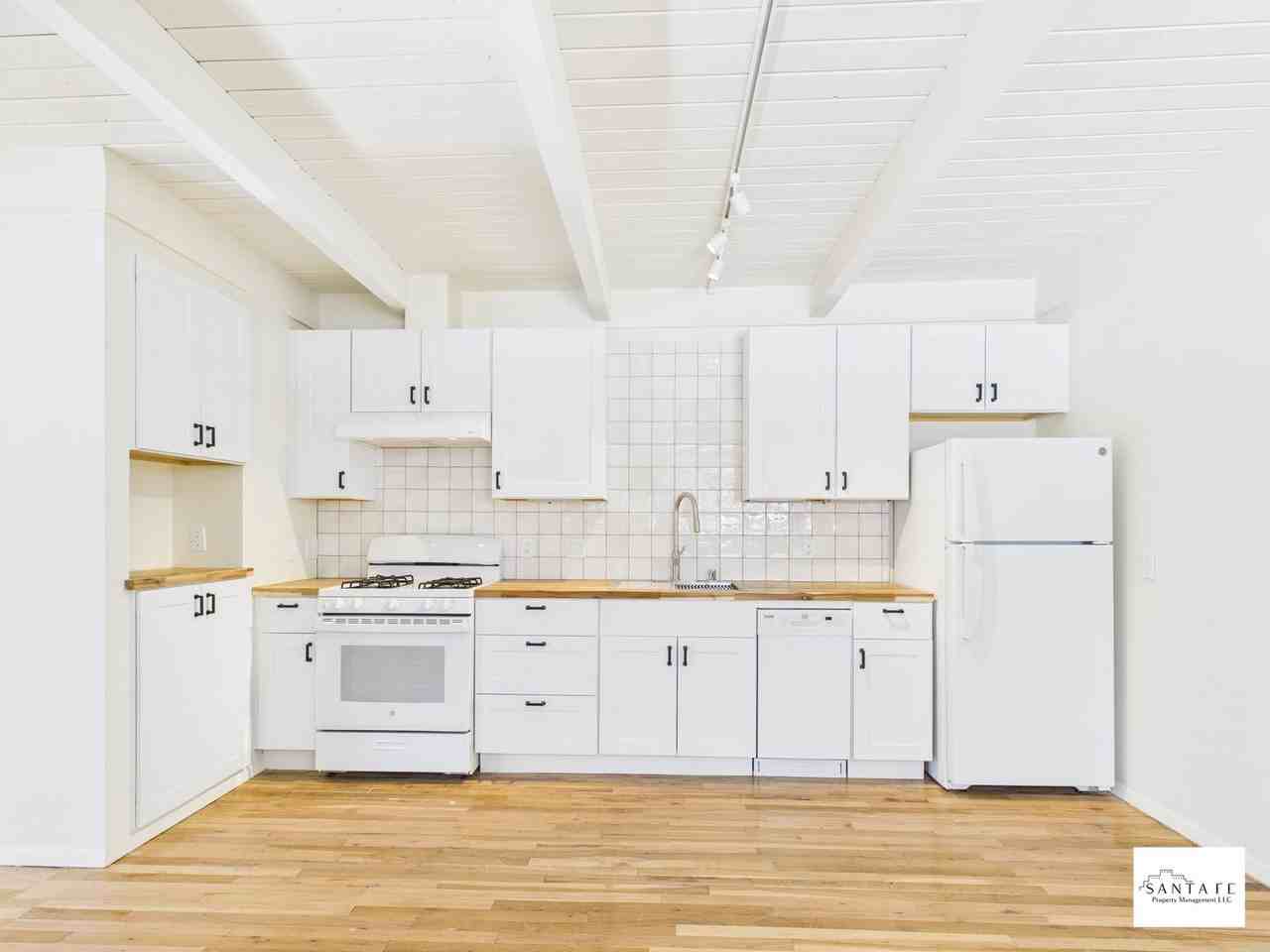 806 Waldo St - Photo 4 of 19