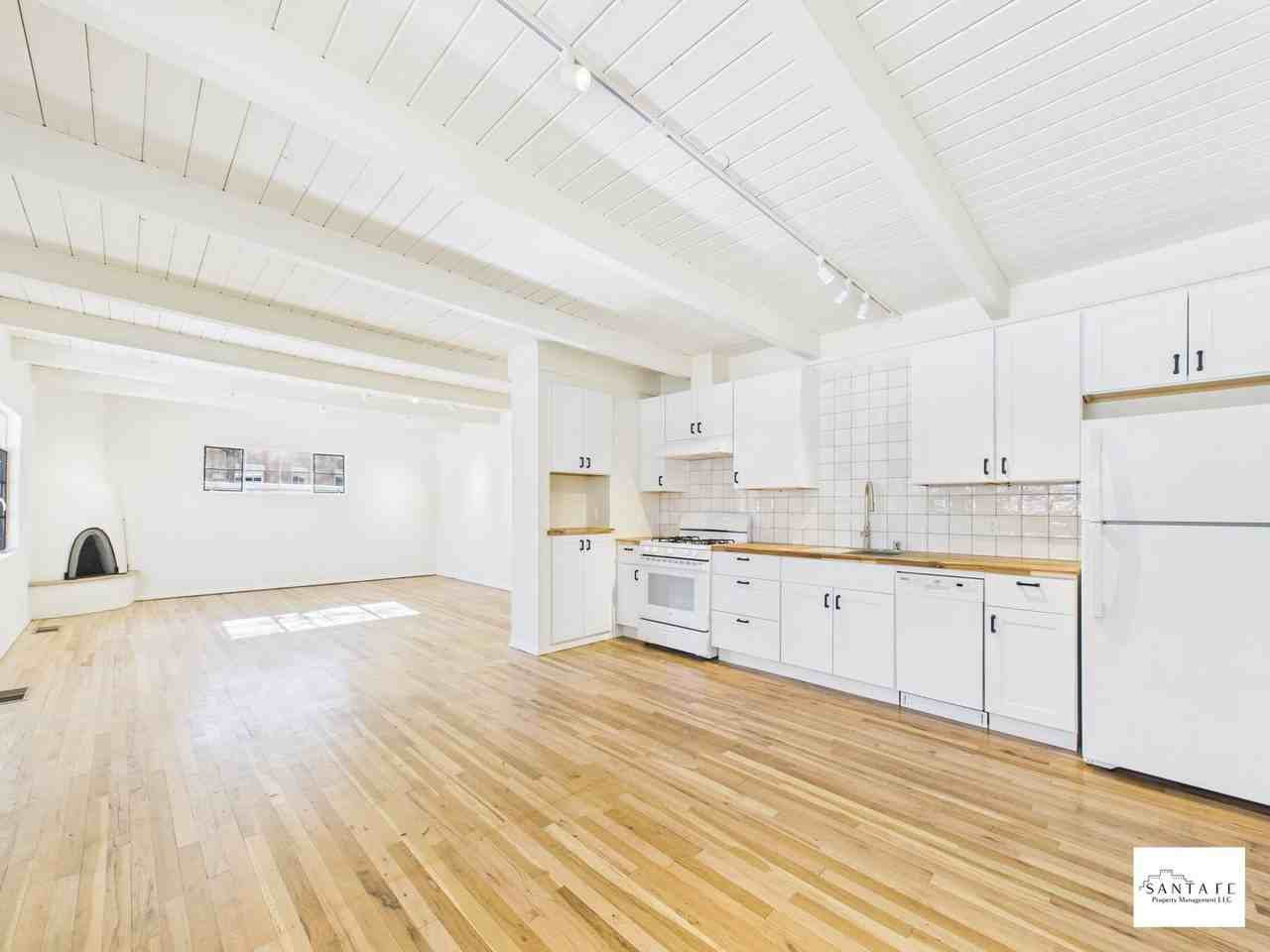 806 Waldo St - Photo 5 of 19