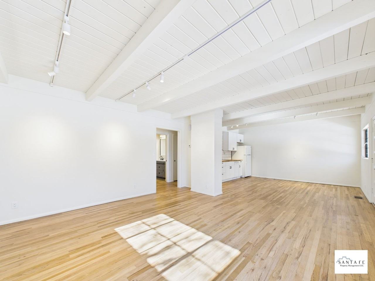 806 Waldo St - Photo 6 of 19