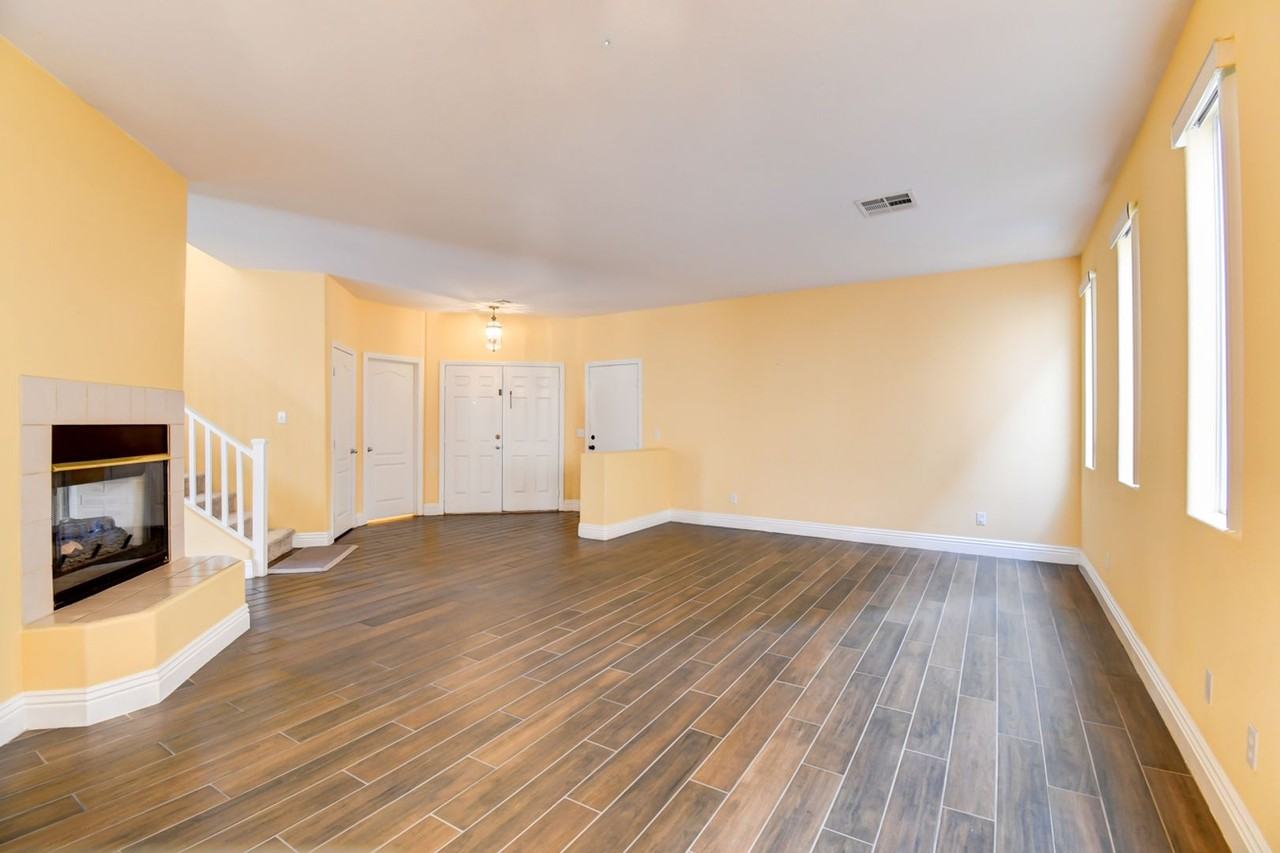 10739 Manchester Park Dr - Photo 3 of 18
