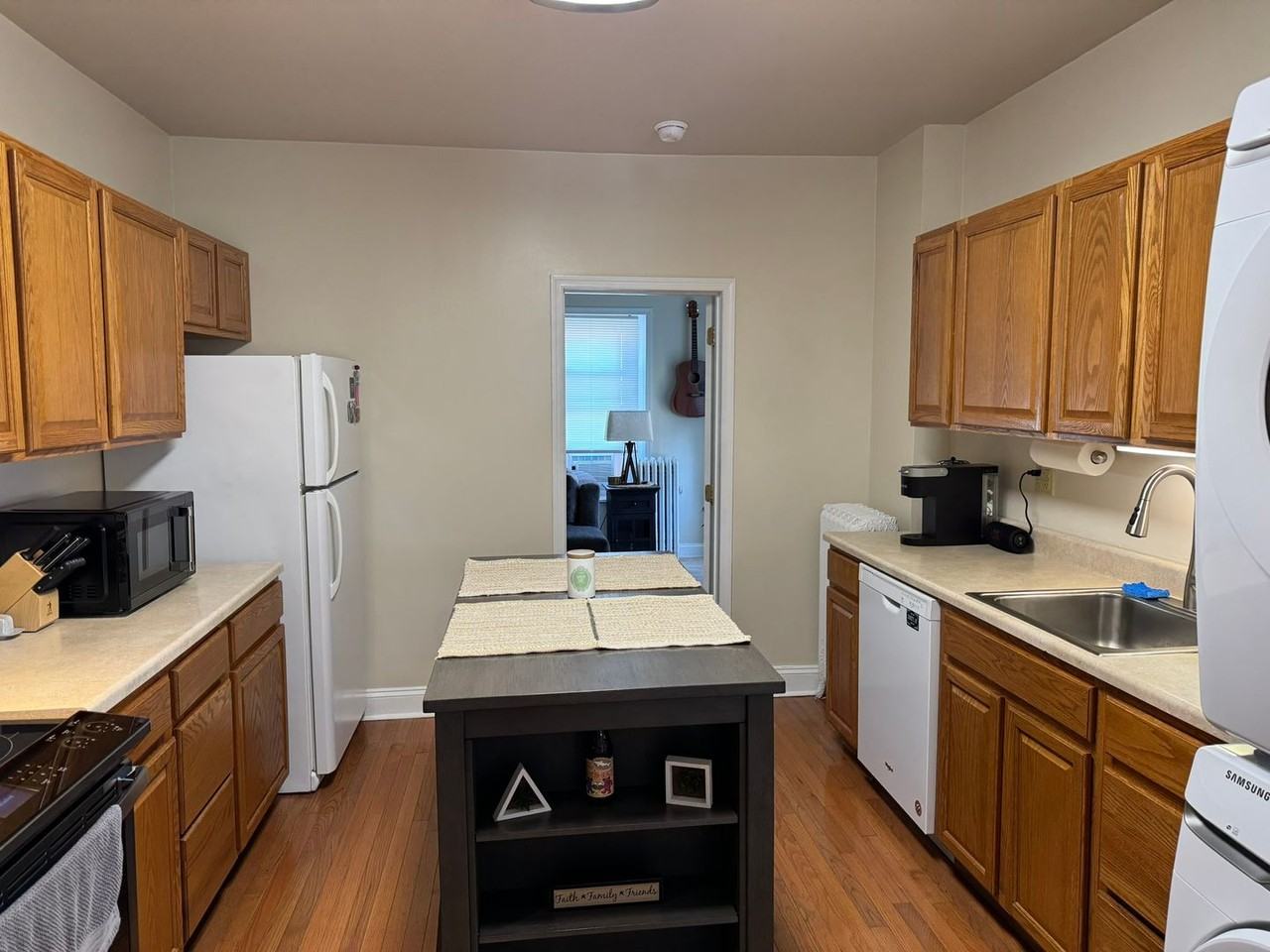 412 E 4th St - Photo 2 of 19