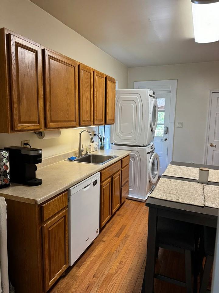 412 E 4th St - Photo 3 of 19