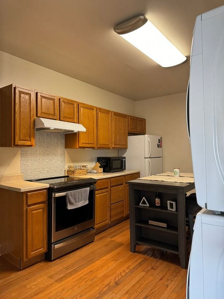 412 E 4th St - Photo 4 of 19