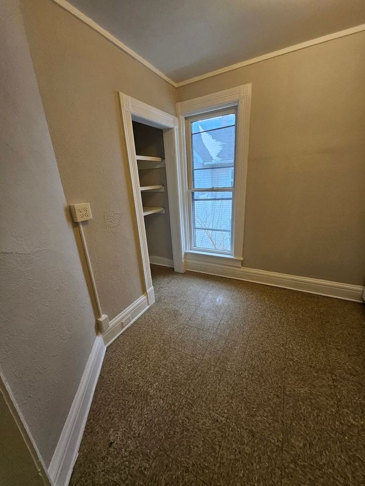 519 E 6th St #3 - Photo 4 of 14