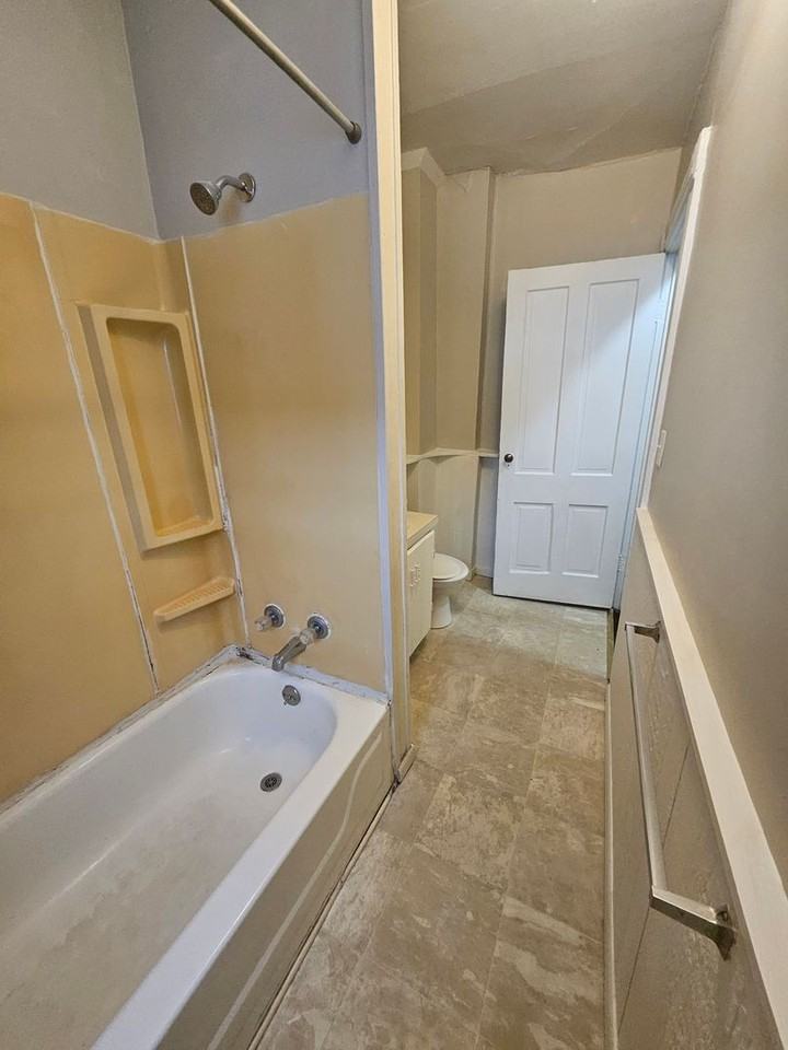 519 E 6th St #3 - Photo 6 of 14