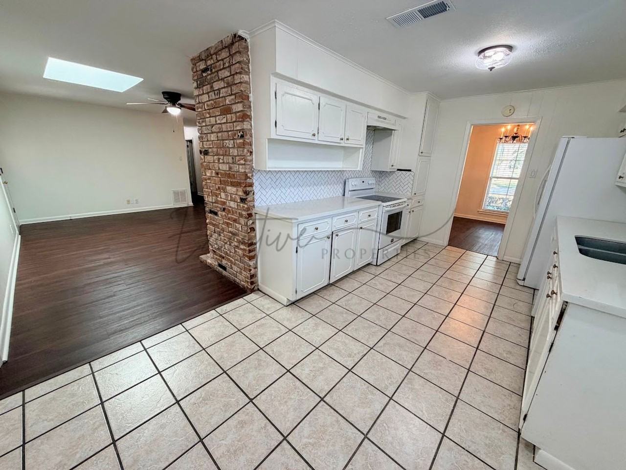 2342 13th St - Photo 2 of 24