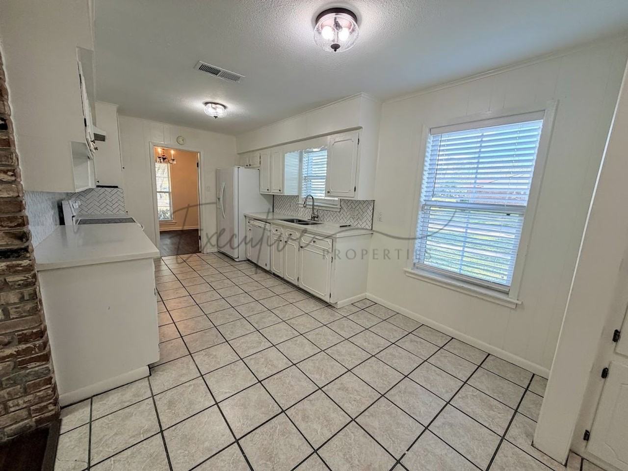 2342 13th St - Photo 3 of 24