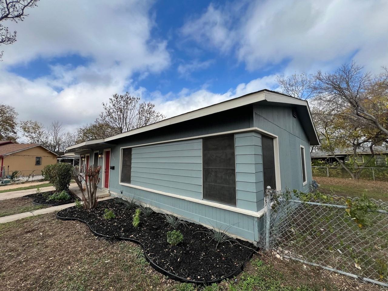 4223 Seabrook Dr - Photo 3 of 11