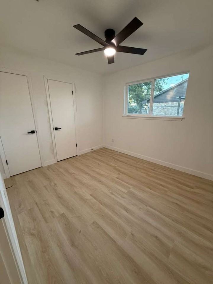 7721 Navasota St - Photo 4 of 21