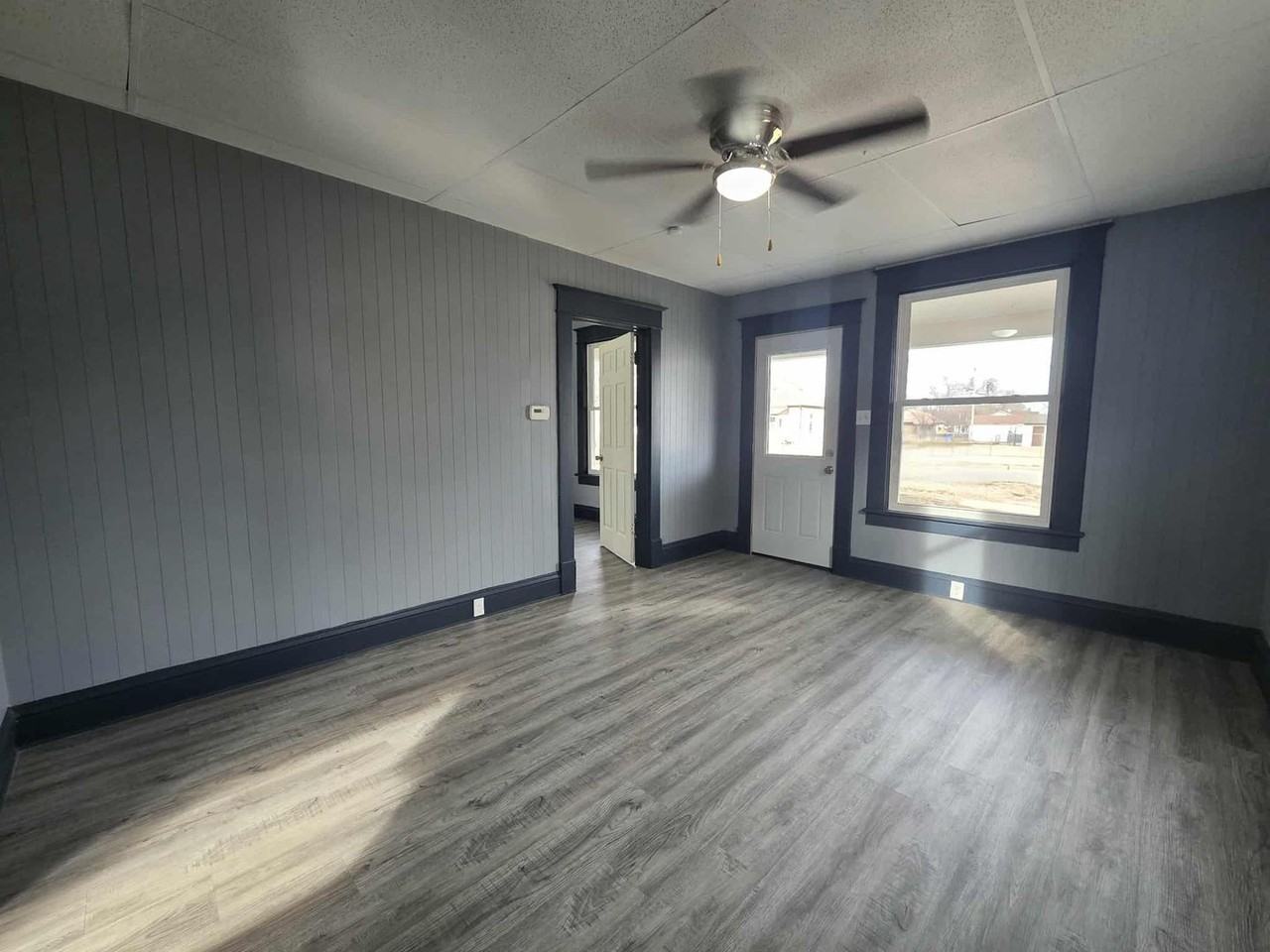 123 W 13th St - Photo 3 of 24