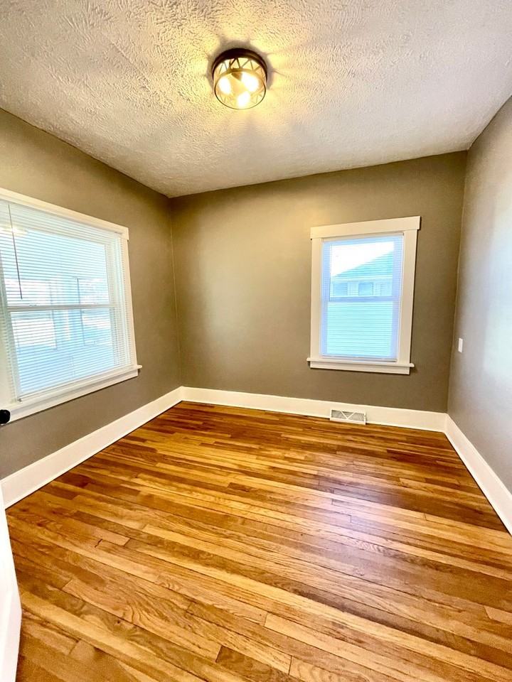 2517 N 49th St - Photo 6 of 10