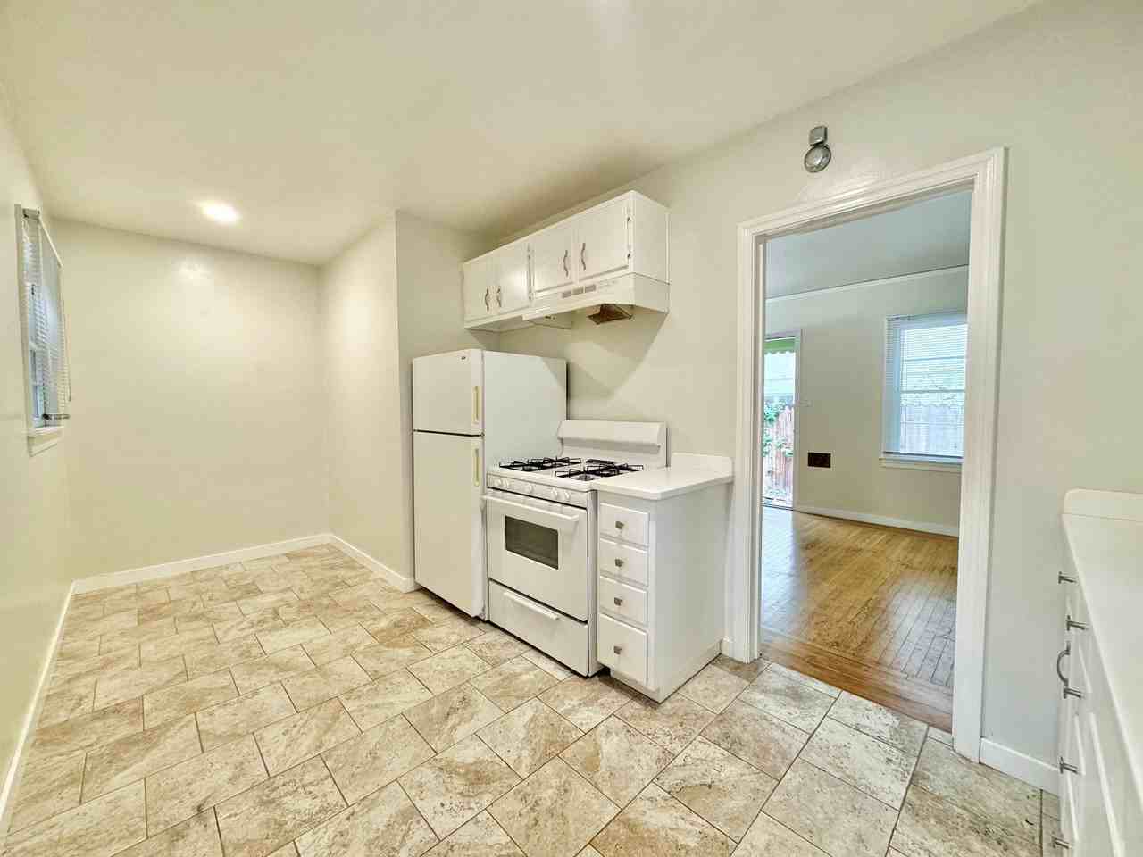 2615 E St - Photo 3 of 16