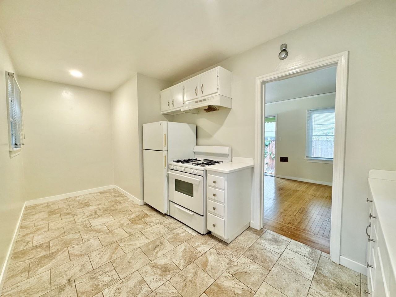 2615 E St - Photo 6 of 16