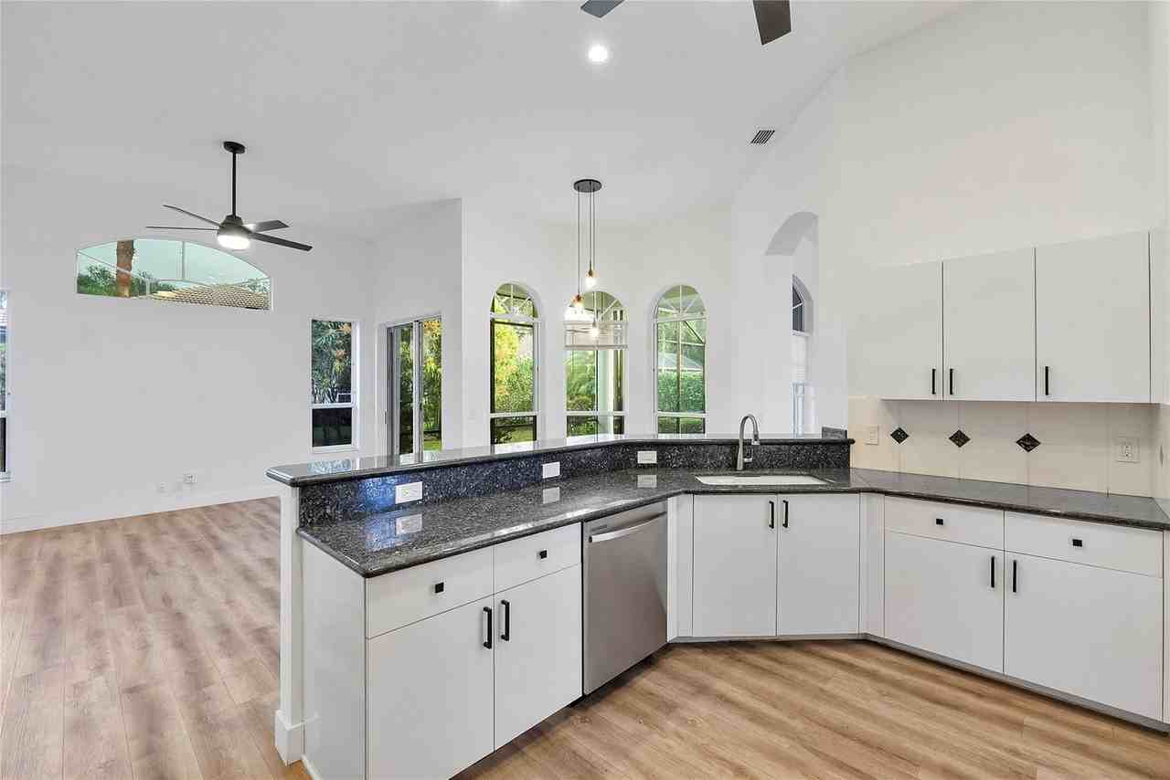 22324 Rushmore Pl - Photo 3 of 26