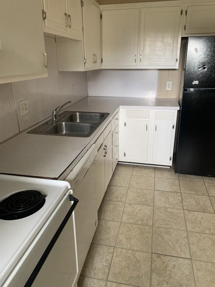 952 Chadwick Drive - Photo 5 of 9