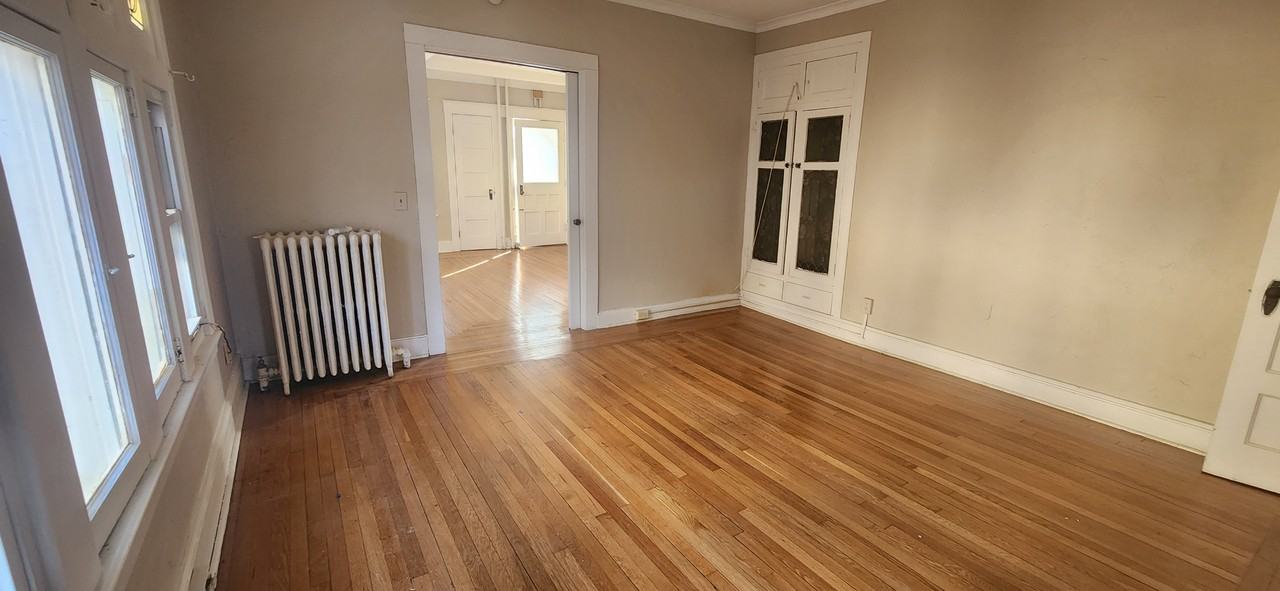 469 Ontario St - Photo 4 of 10