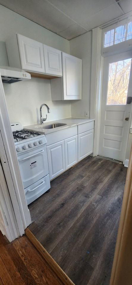 469 Ontario St - Photo 6 of 10