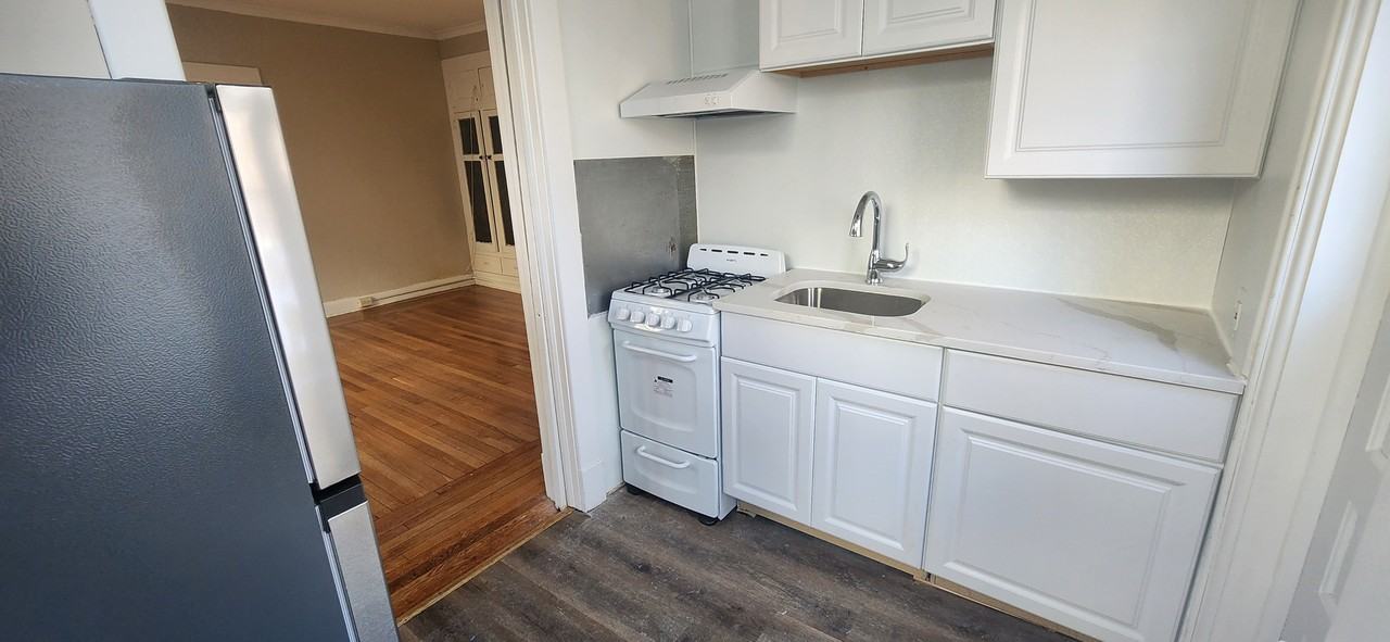 469 Ontario St - Photo 7 of 10