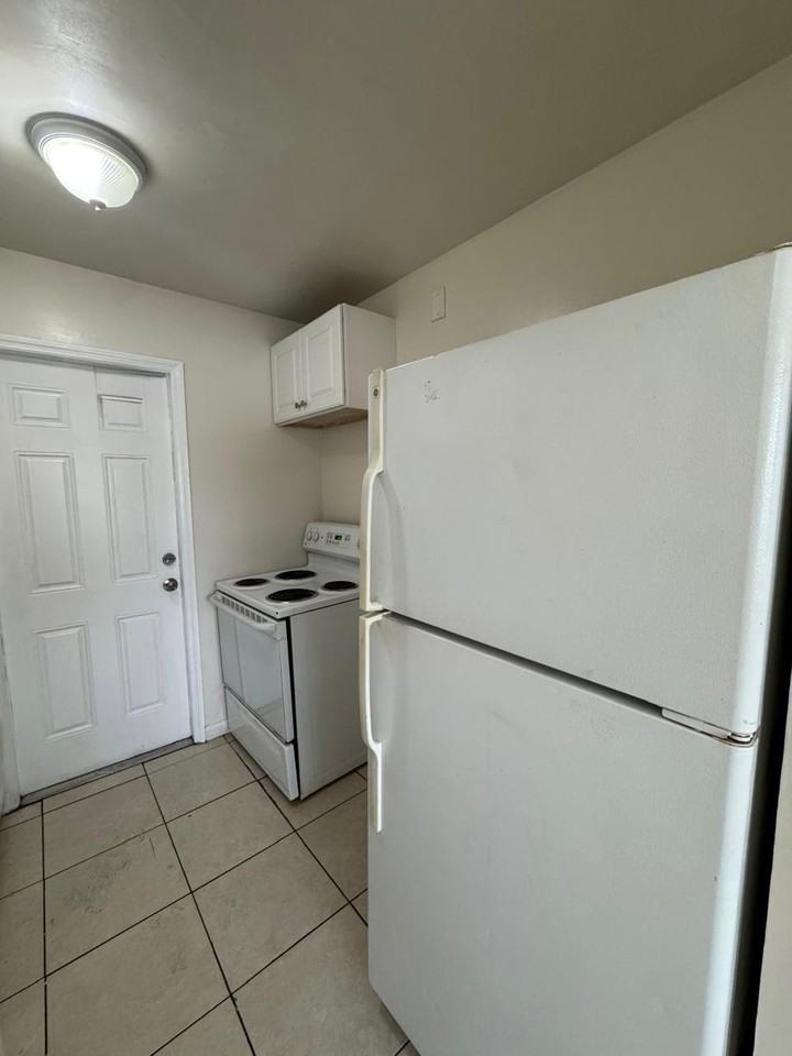 965 West 36th Street - Photo 5 of 11