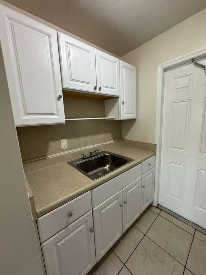 965 West 36th Street - Photo 6 of 11