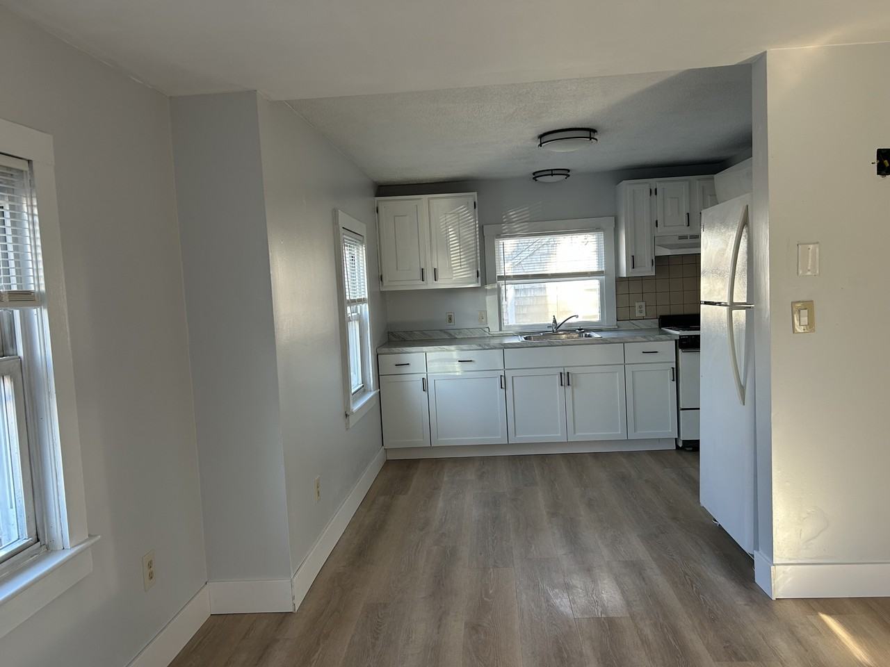 1025 South Sandwich Road - Photo 3 of 15