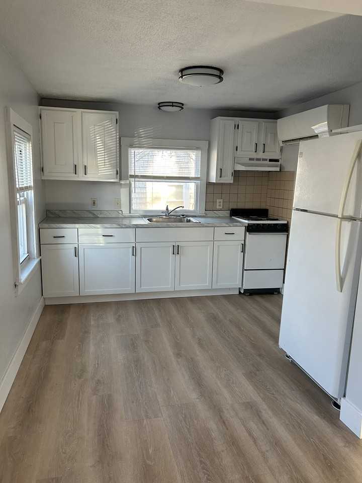 1025 South Sandwich Road - Photo 4 of 15