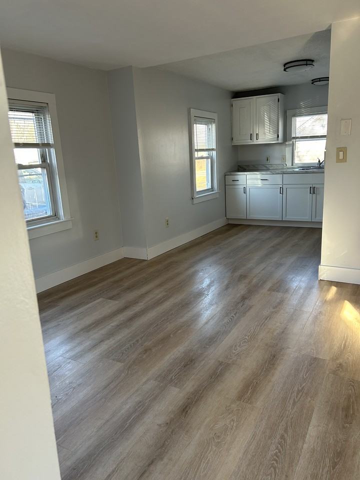 1025 South Sandwich Road - Photo 5 of 15