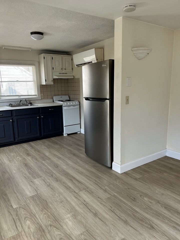 1025 South Sandwich Road - Photo 6 of 15