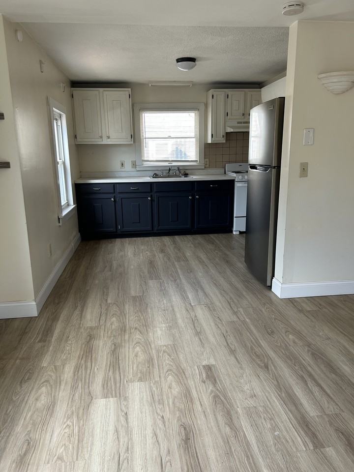 1025 South Sandwich Road - Photo 7 of 15