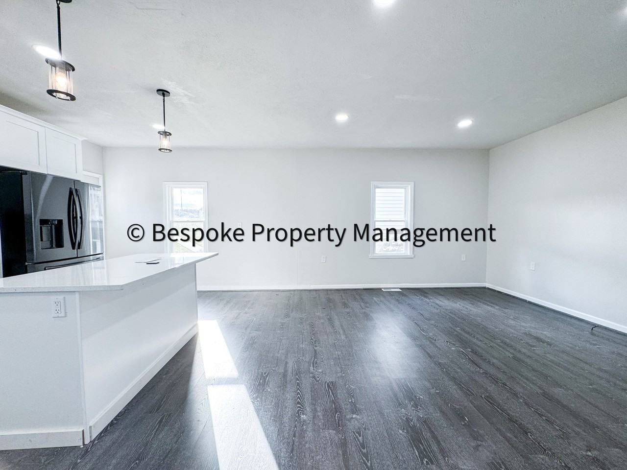 211 Gordon St - Photo 4 of 10