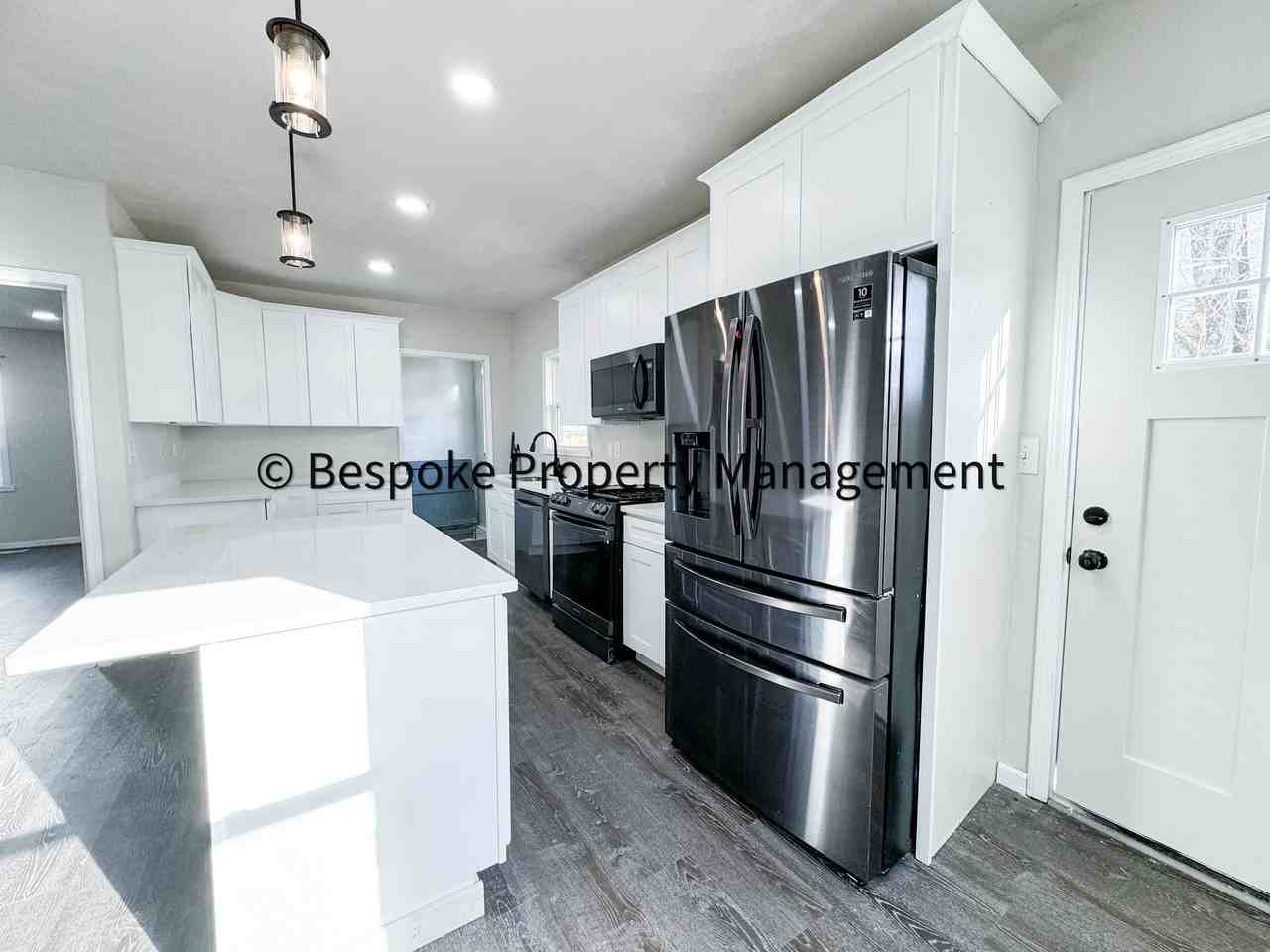 211 Gordon St - Photo 5 of 10