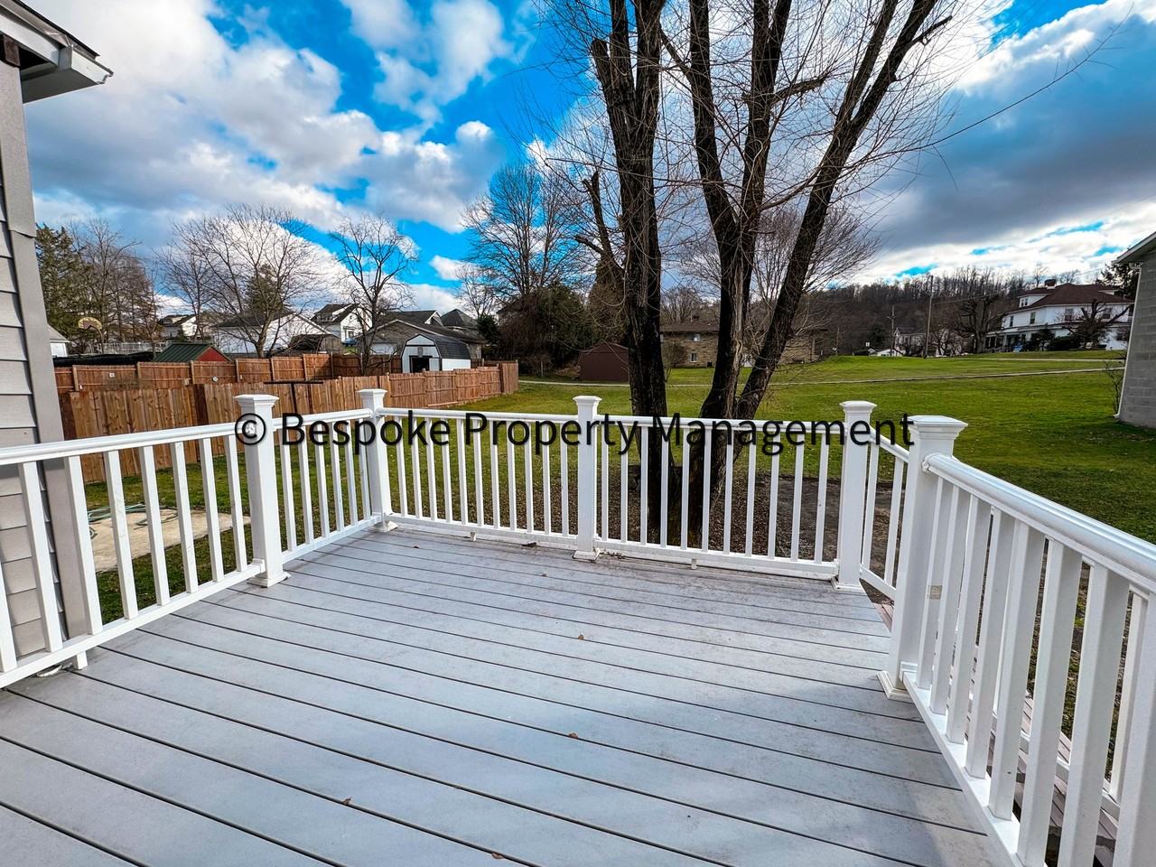 211 Gordon St - Photo 6 of 10