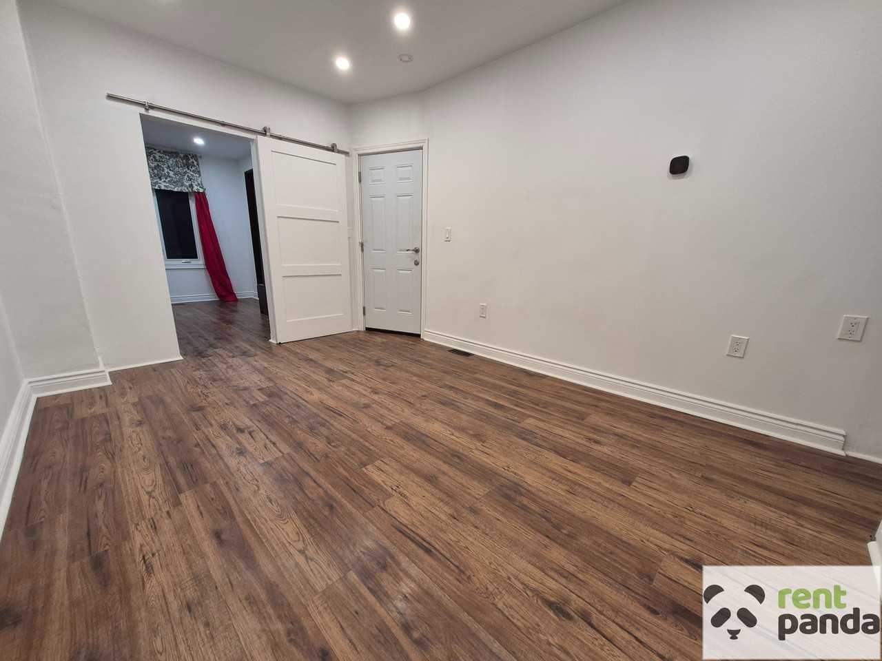 156 Oakcrest Ave #MAIN - Photo 3 of 14