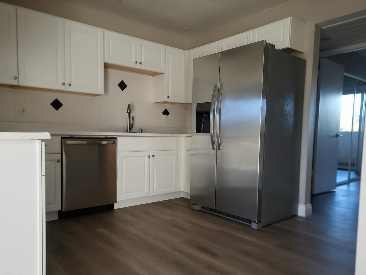 CANDLEWOOD APARTMENTS - Photo 5 of 31