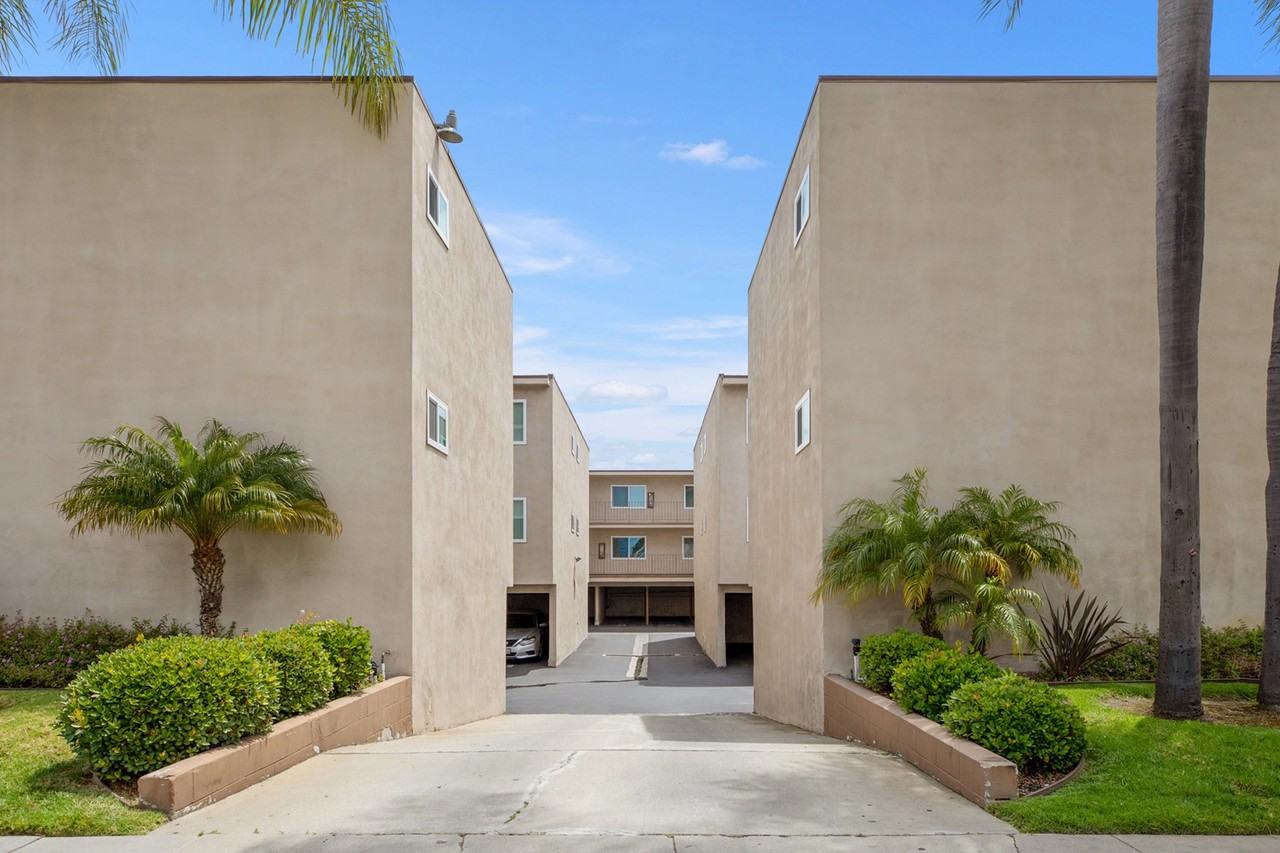 21818 S. Figueroa Street - Photo 2 of 37