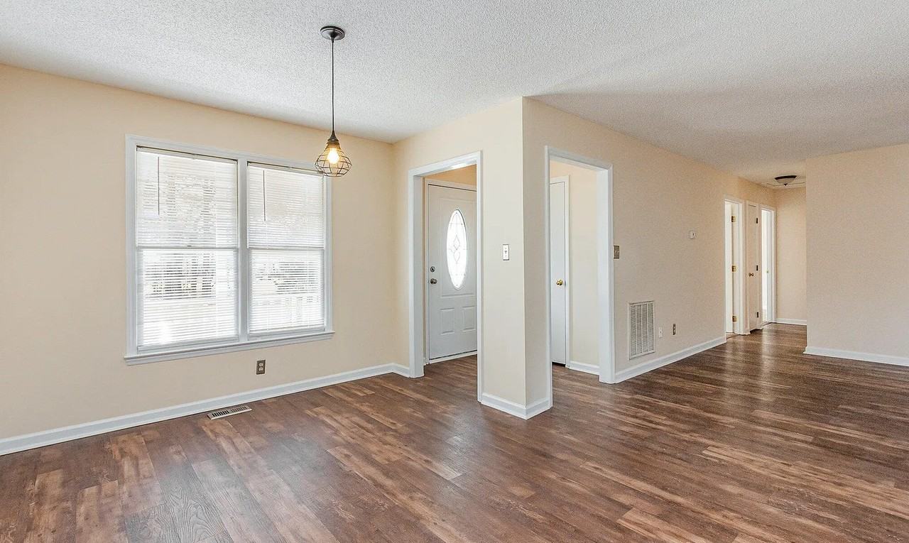 3332 Castlegate Drive - Photo 5 of 13