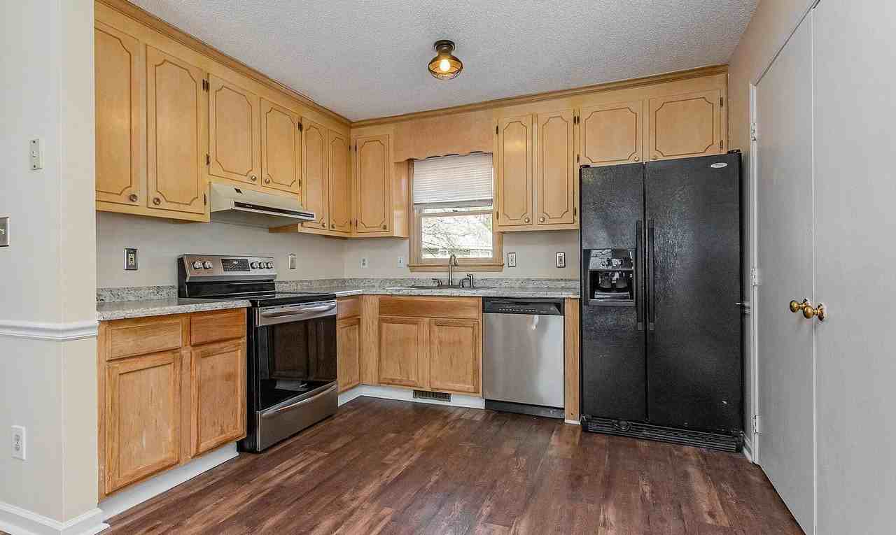 3332 Castlegate Drive - Photo 6 of 13