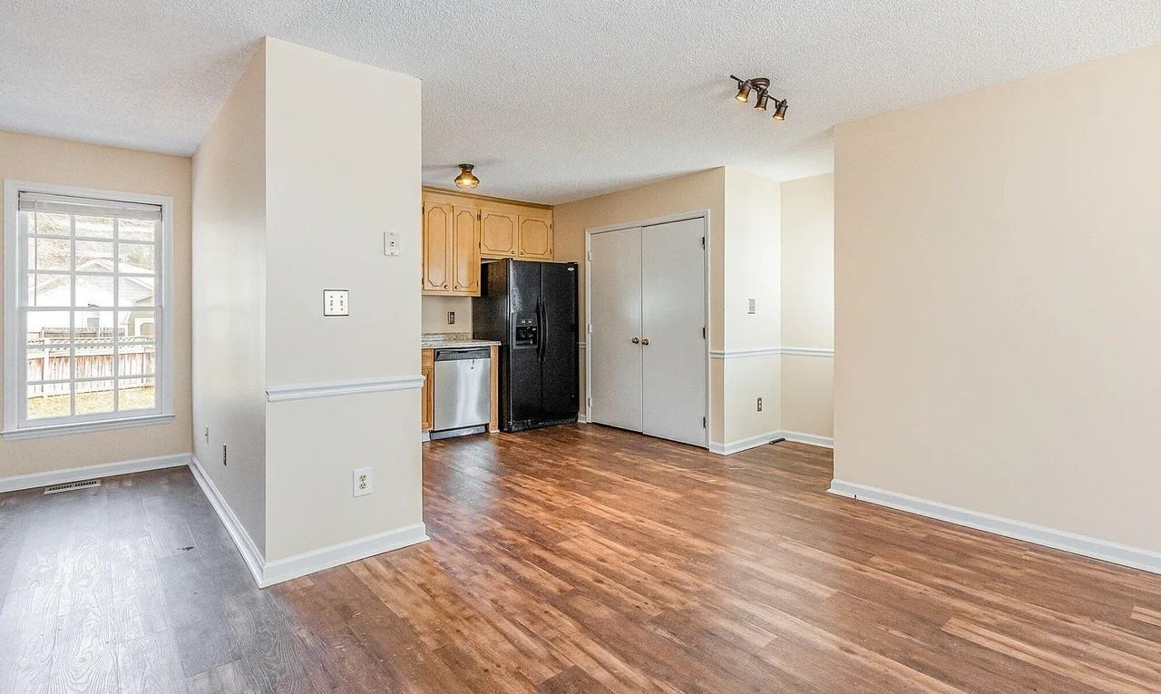 3332 Castlegate Drive - Photo 7 of 13