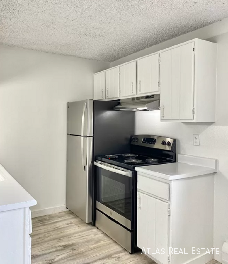 15571-15573 E 13th Avenue - Photo 3 of 11