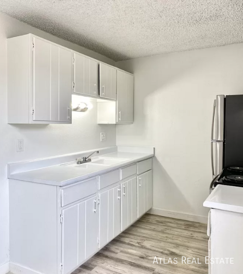 15571-15573 E 13th Avenue - Photo 4 of 11