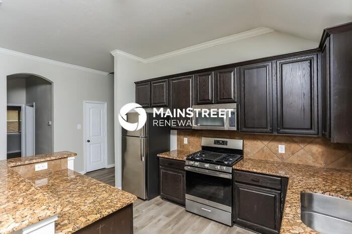 208 Starlight Dr - Photo 2 of 12