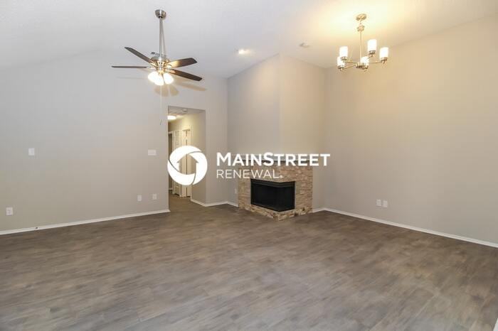 914 Plantation Dr - Photo 4 of 15