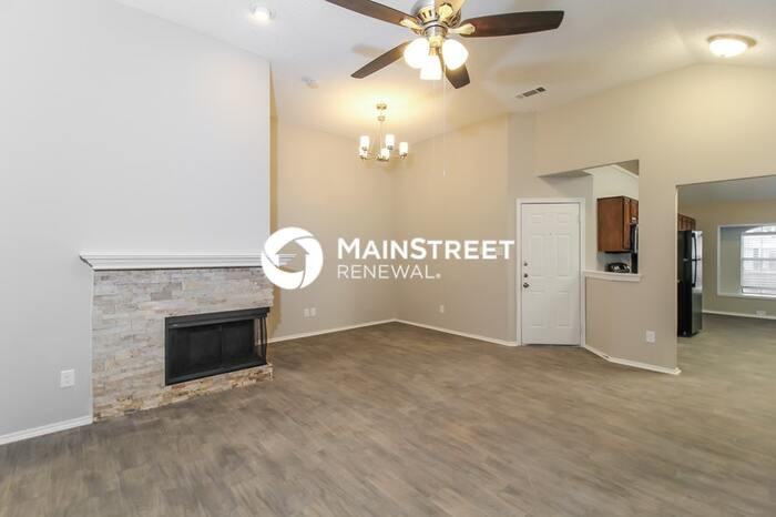 914 Plantation Dr - Photo 5 of 15