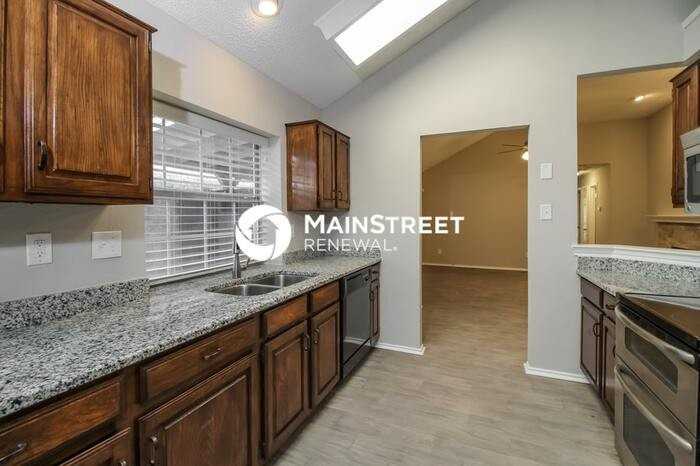 914 Plantation Dr - Photo 7 of 15