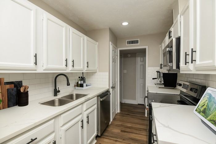 7305 Whitewood Dr - Photo 2 of 21