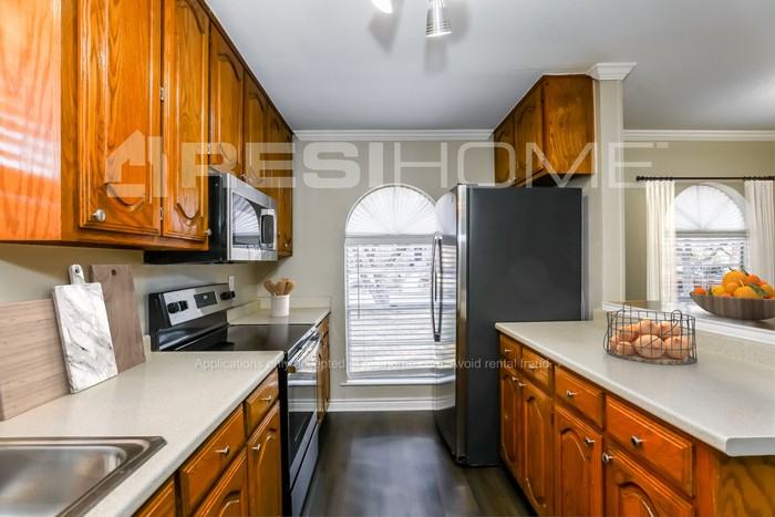 2917 Rolling Hills Dr - Photo 2 of 17